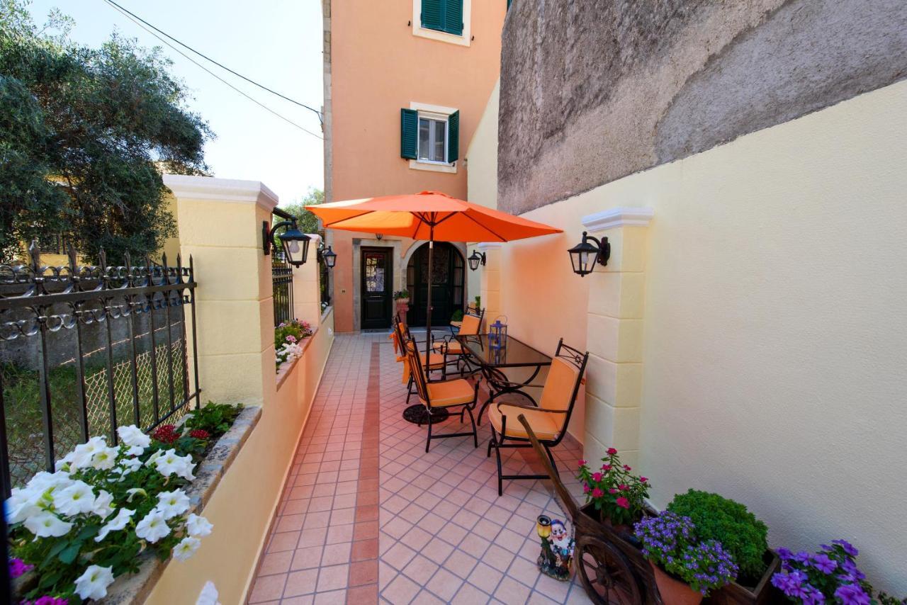 The Old Mansion Apartment Sinarades Exterior photo